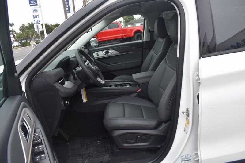 New 2025 Ford Explorer ActiveImage 14