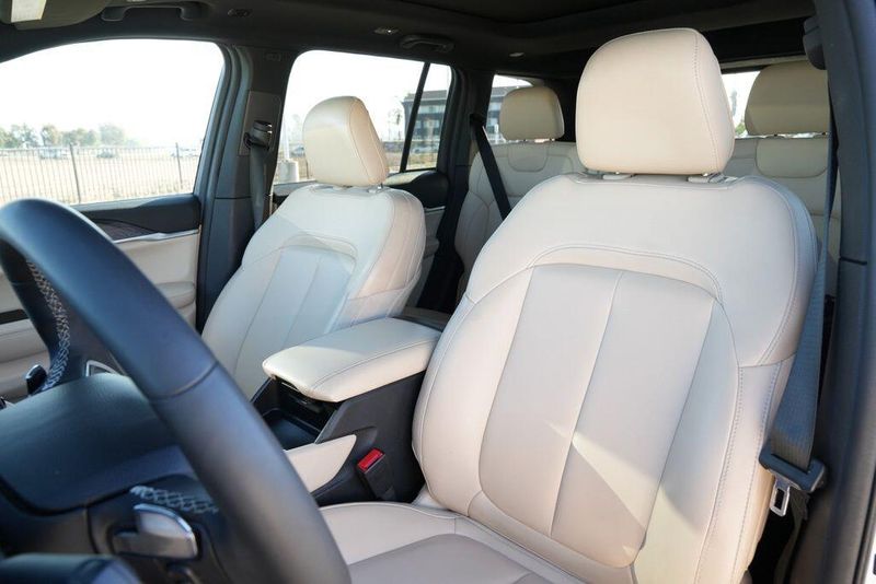 Used 2024 Jeep Grand Cherokee 4xeImage 12