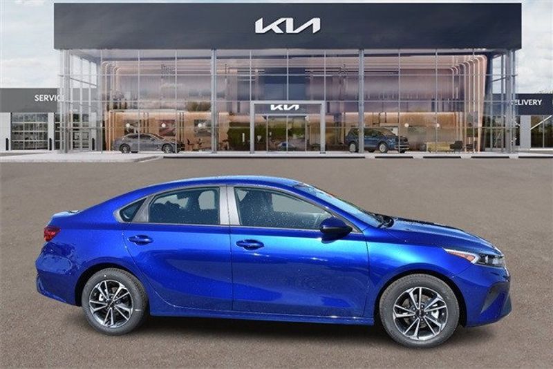 2024 Kia Forte LXSImage 2