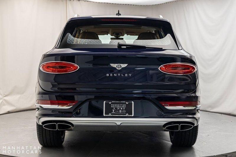 2023 Bentley Bentayga EWB Image 11