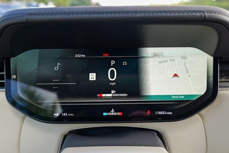 2023 Land Rover Range Rover SE photo 39