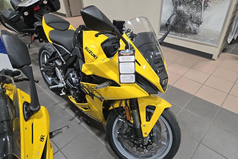2025 SUZUKI GSX 8R PEARL IGNITE YELLOW 