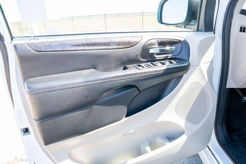 Used 2018 Dodge Grand Caravan SEImage 11