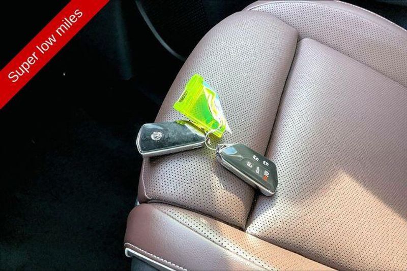 Used 2025 Volkswagen ID. Buzz Pro S PlusImage 11