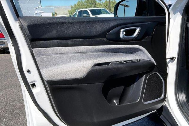 Used 2025 Jeep Compass SportImage 22