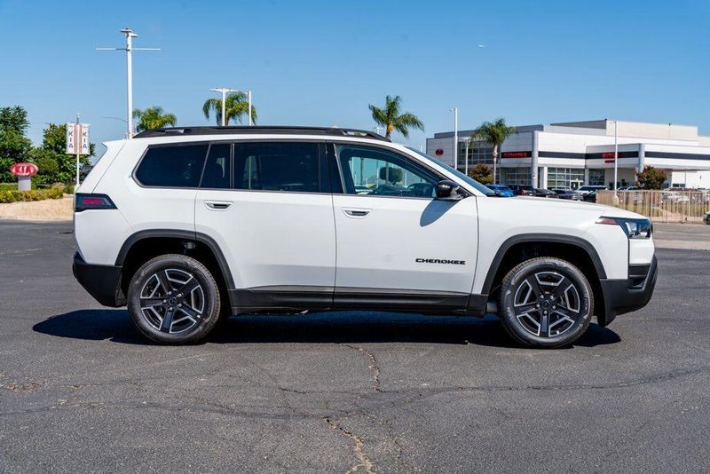 New 2026 Jeep Cherokee LaredoImage 8