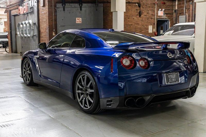 2015 Nissan GT-R PremiumImage 3