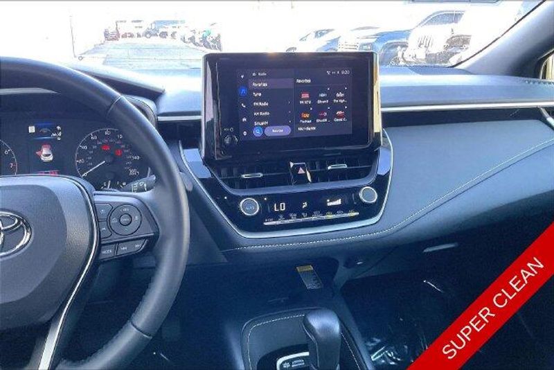 Used 2025 Toyota Corolla Hatchback SEImage 5