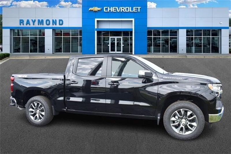 2025 Chevrolet Silverado 1500 LTImage 2