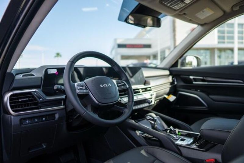 2025 Kia Telluride LXImage 10