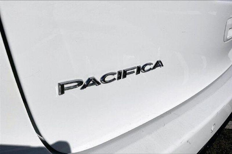 Used 2023 Chrysler Pacifica Hybrid Touring LImage 31