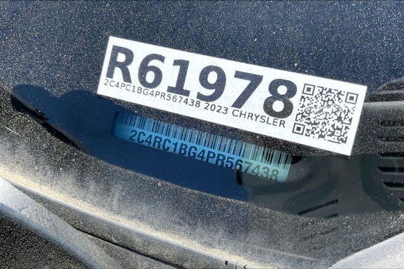 Used 2023 Chrysler Pacifica Touring LImage 33
