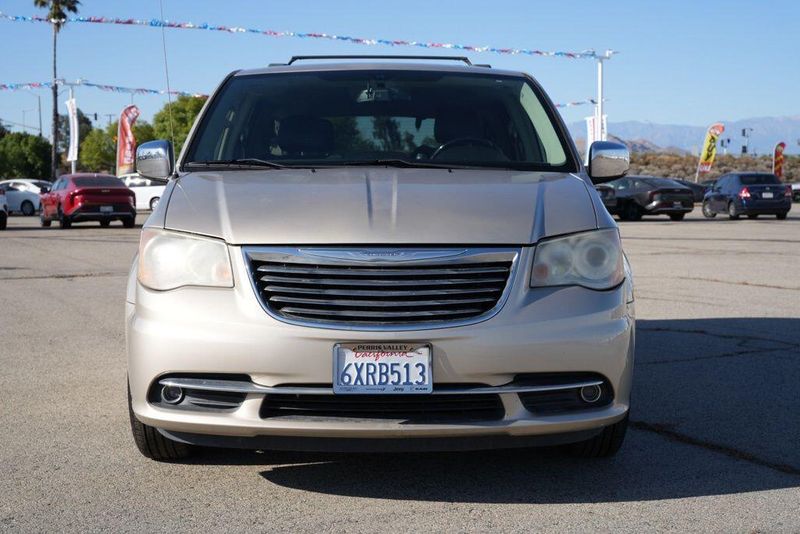Used 2012 Chrysler Town & Country LimitedImage 2