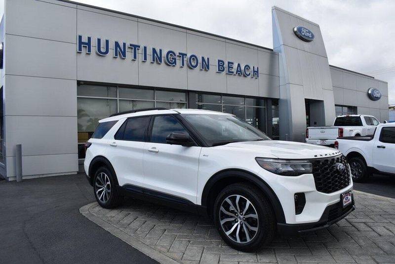 2025 Ford Explorer ST-LineImage 1
