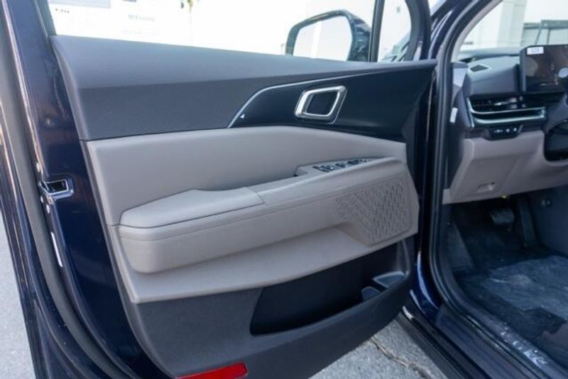New 2026 Kia Carnival Hybrid LXSImage 17