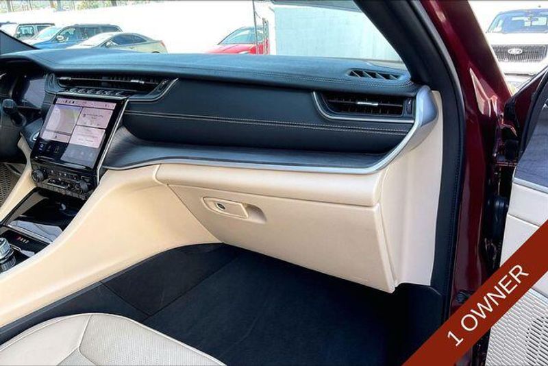 Used 2023 Jeep Grand Cherokee LimitedImage 16