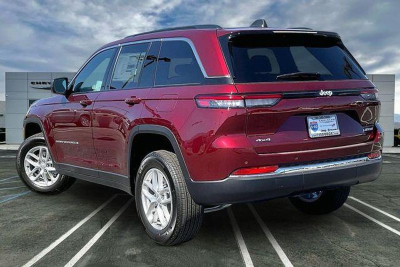 New 2026 Jeep Grand Cherokee Laredo X 4x4Image 2
