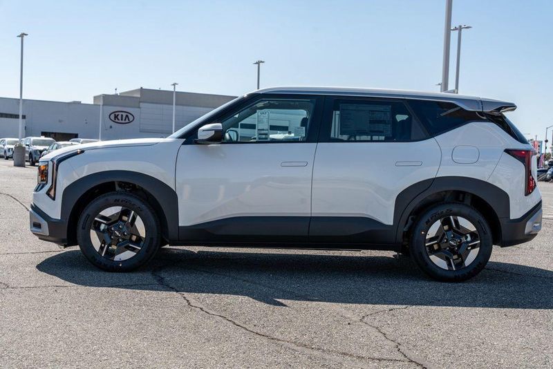 New 2027 Kia Seltos LXImage 4