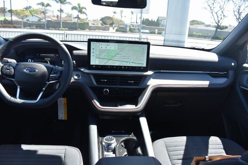 2025 Ford Explorer ST-LineImage 12