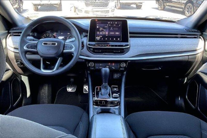 Used 2025 Jeep Compass SportImage 15
