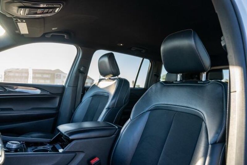 Used 2021 Jeep Grand Cherokee L AltitudeImage 12