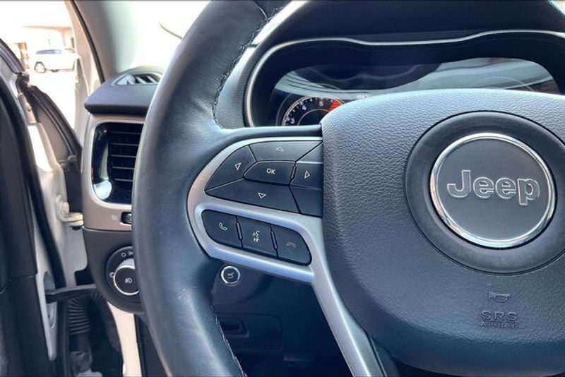 Used 2019 Jeep Cherokee LimitedImage 18