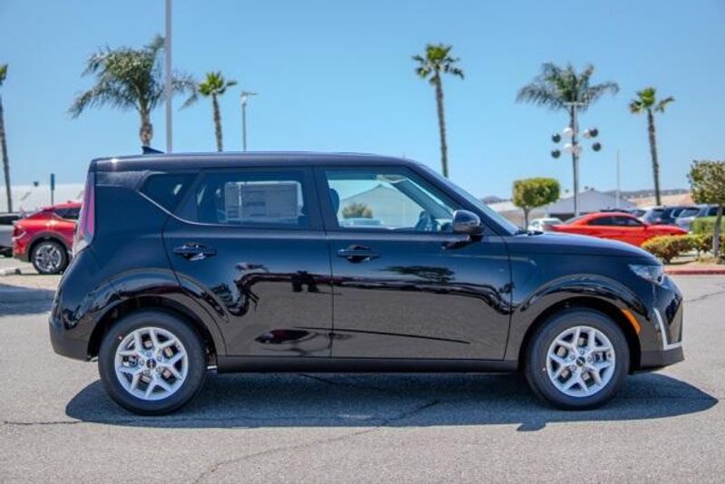2025 Kia Soul LXImage 8
