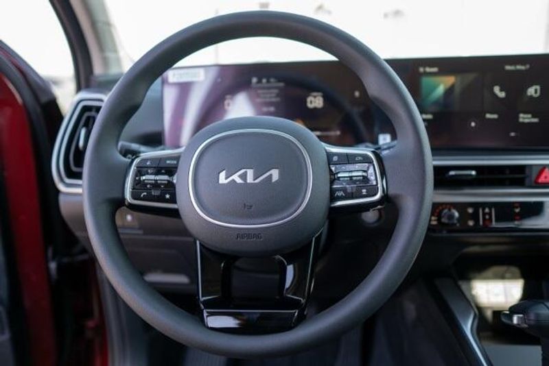 2025 Kia Sorento LXImage 13