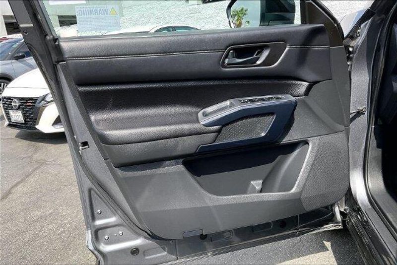 Used 2025 Nissan Pathfinder SImage 22