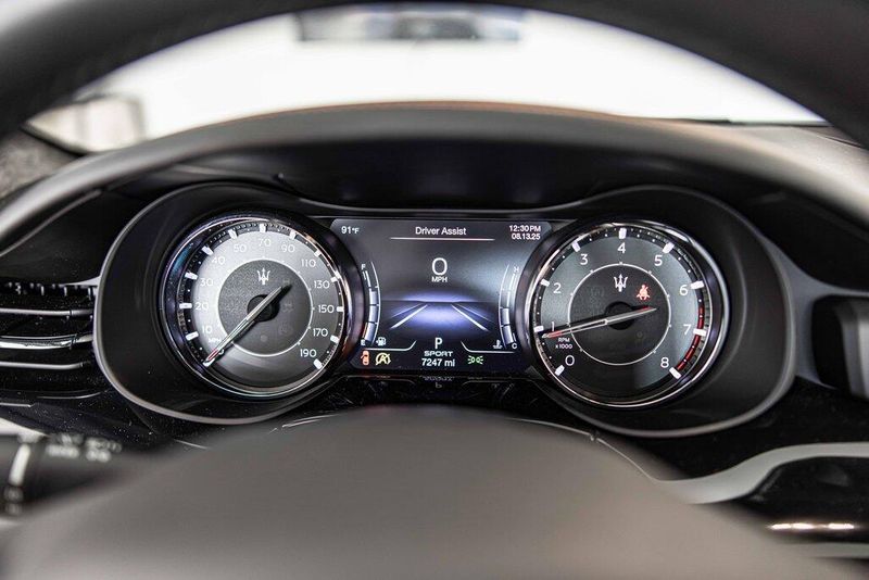 2023 Maserati Quattroporte Modena Q4 photo 21