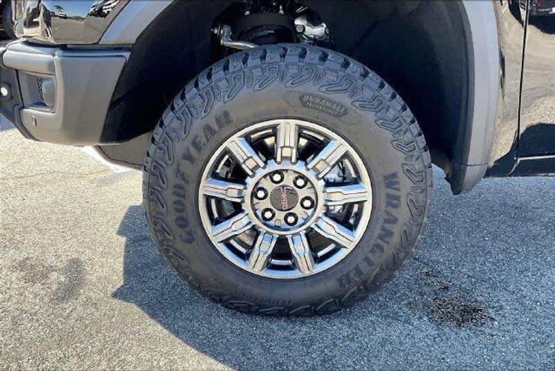Used 2026 GMC Sierra 1500 AT4XImage 8