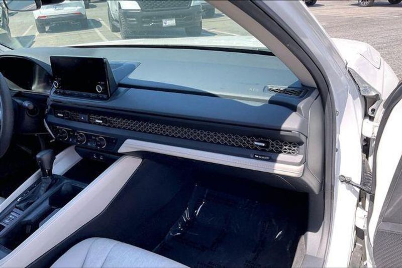 Used 2025 Honda Accord Sedan SEImage 16