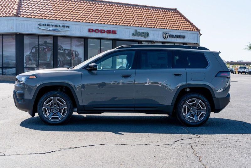 New 2026 Jeep Cherokee LaredoImage 4