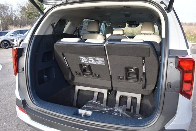 New 2026 Kia Carnival Hybrid EXImage 19