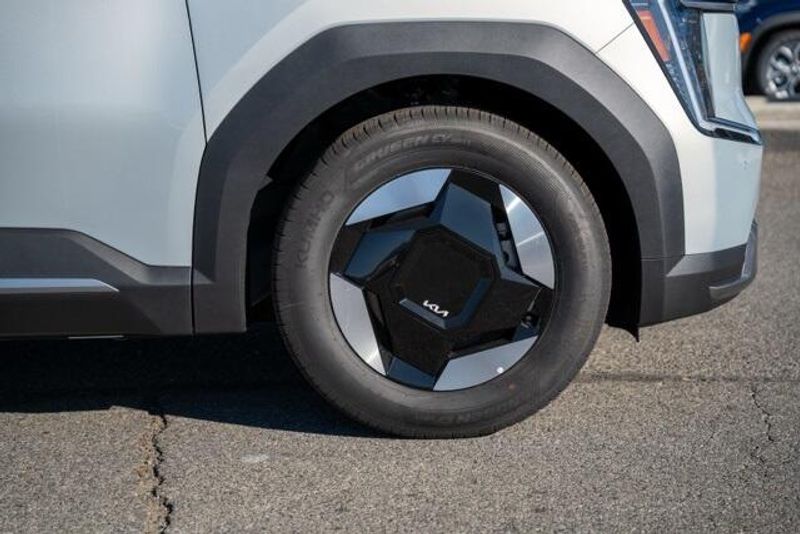 New 2026 Kia EV9 Light Long RangeImage 9
