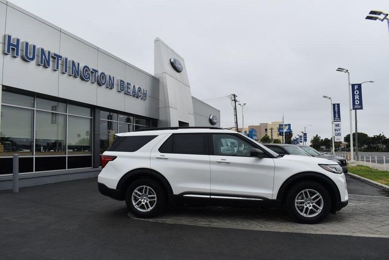 New 2025 Ford Explorer ActiveImage 3