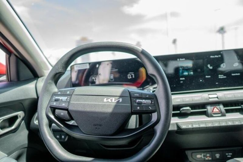 2025 Kia K4 LXSImage 12
