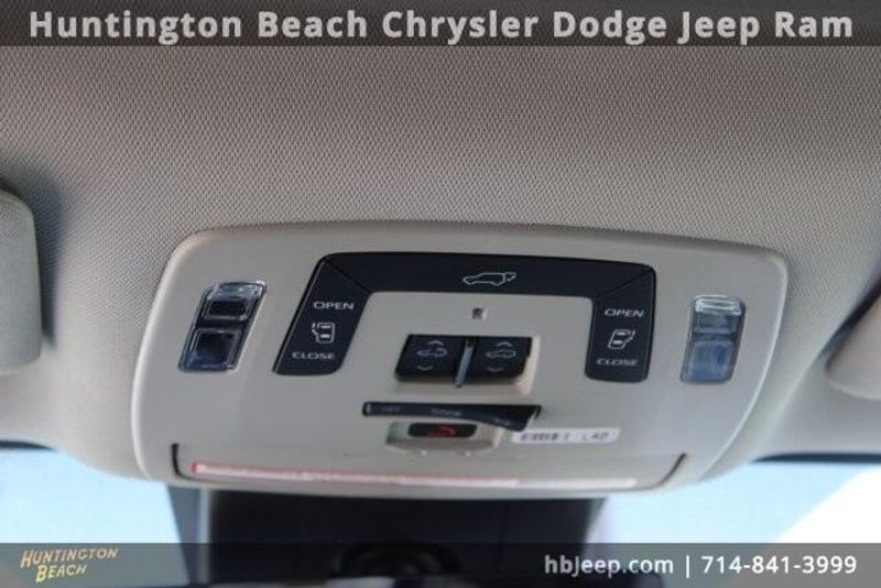 2023 Toyota Sienna LimitedImage 19