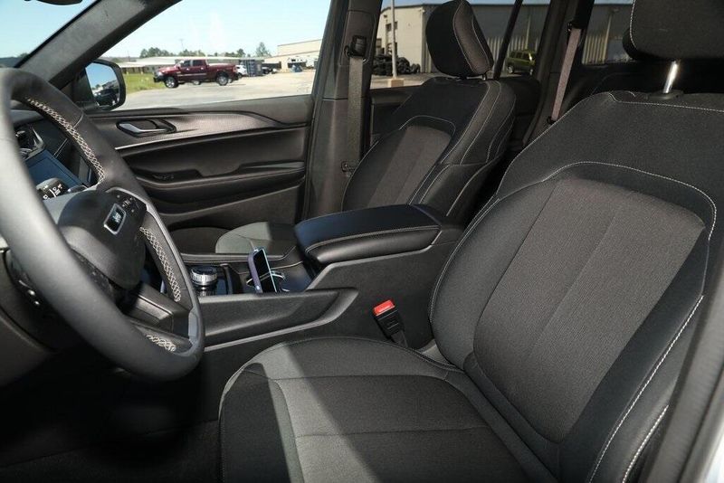 2024 Jeep Grand Cherokee LaredoImage 17
