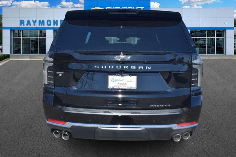 New 2026 Chevrolet Suburban PremierImage 5