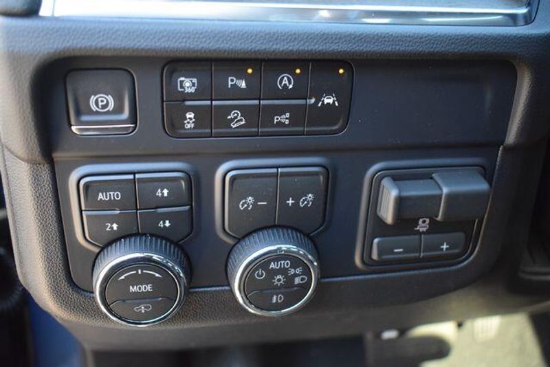 New 2026 Chevrolet Suburban High CountryImage 30