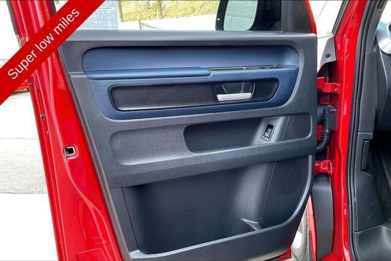 Used 2025 Volkswagen ID. Buzz Pro S PlusImage 22