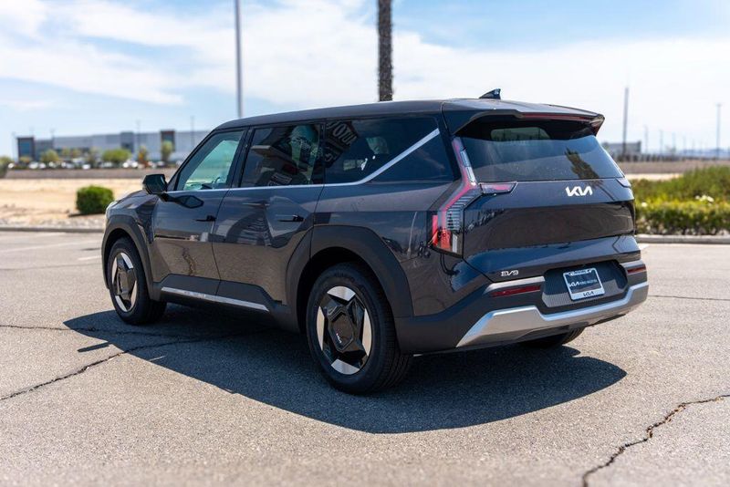 New 2026 Kia EV9 WindImage 5