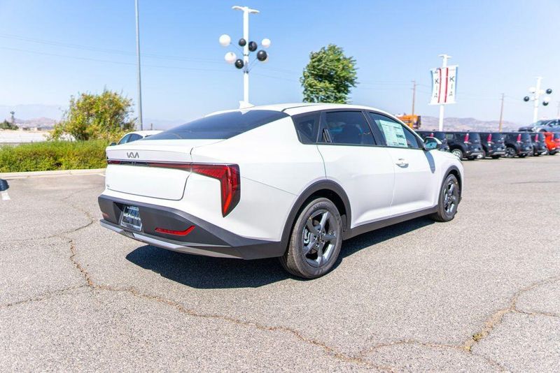 New 2026 Kia K4 LXSImage 7