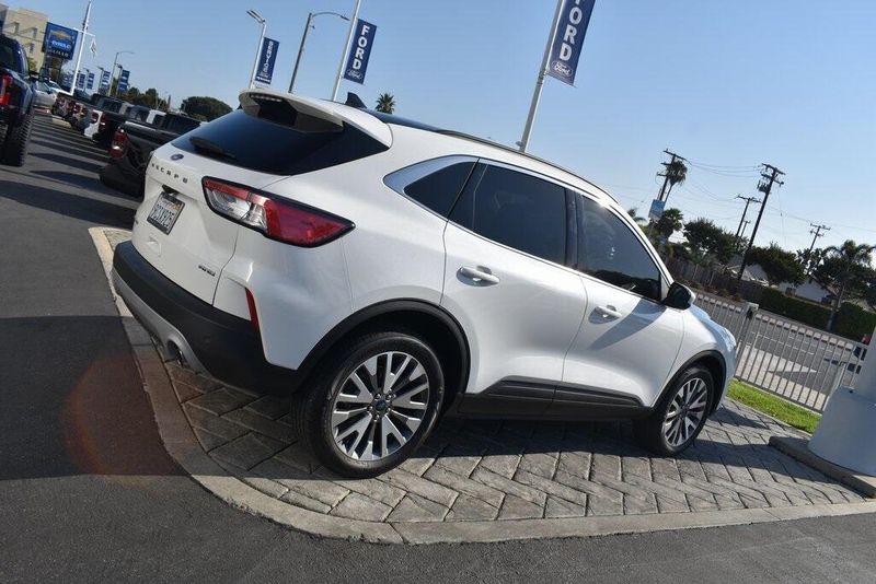Used 2022 Ford Escape TitaniumImage 2