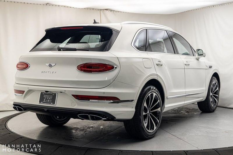 2024 Bentley Bentayga V8Image 5