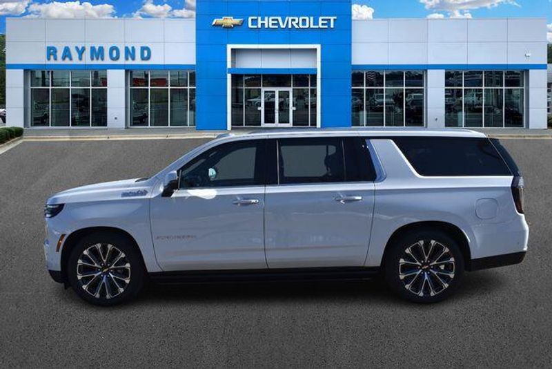 New 2026 Chevrolet Suburban High CountryImage 7