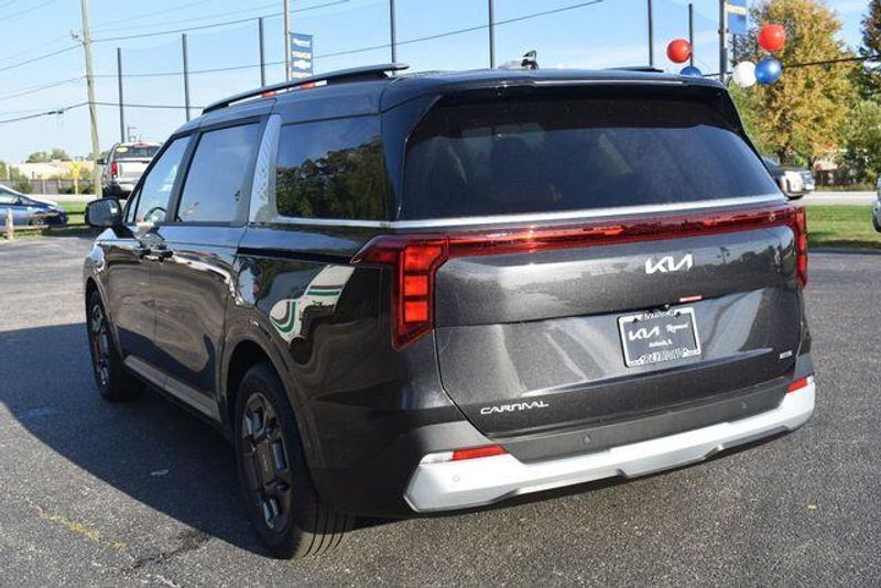 New 2026 Kia Carnival Hybrid EXImage 6
