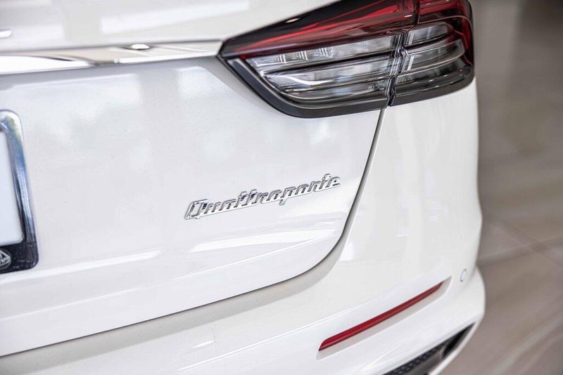 2023 Maserati Quattroporte Modena Q4 photo 13