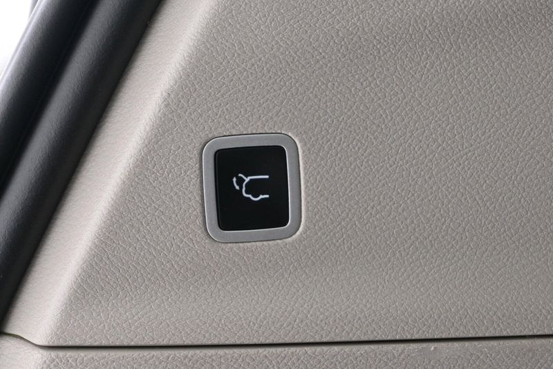 2023 Chrysler Pacifica Touring LImage 11